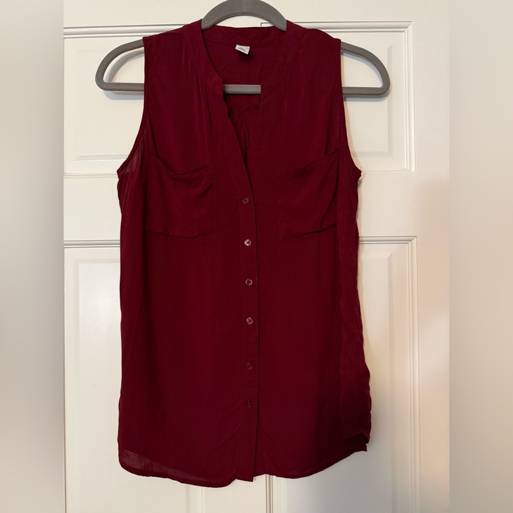 Old Navy Sleeveless Button-Front Top
